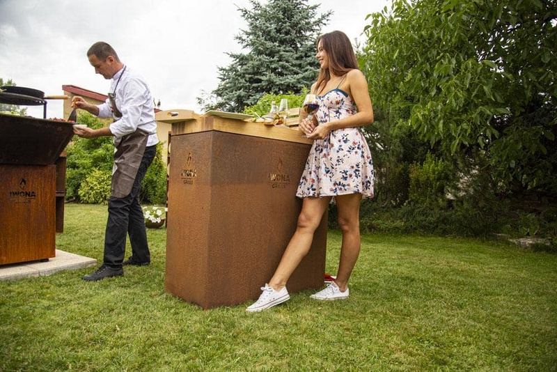 Table Brasero avec Planche à Découper et Rangement Bois