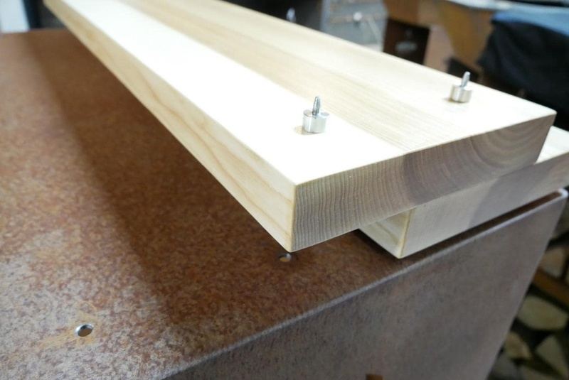 Table Brasero avec Planche à Découper et Rangement Bois